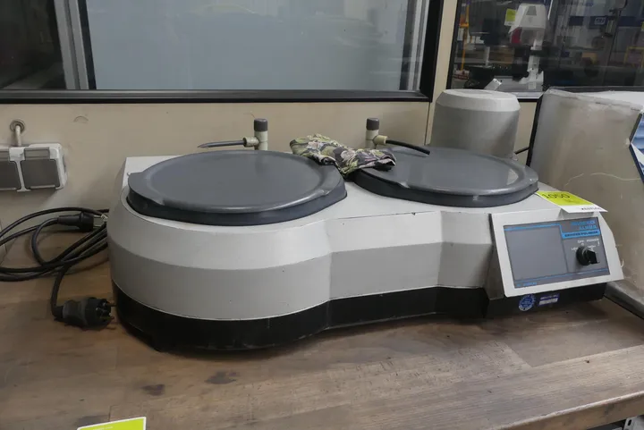 Buehler – Schleif-/Poliermaschine (Doppelscheibe) Modell: Phoenix Alpha Grinder/Polisher